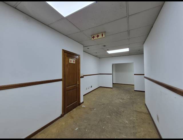 549M² OFFICE TO LET IN SUNNINGHILL